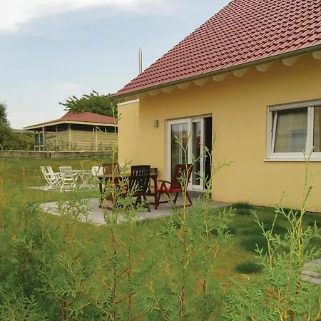 Two-bedroom In アパート *